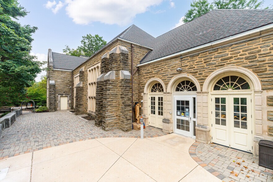 More Photos Of 190 Camp Hill Rd, Fort Washington Religious Facility For Lease