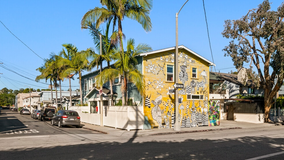 More Photos Of 2008-2020 Strongs Dr, Venice Apartments For Sale