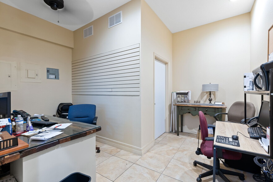 More Photos Of 1356 Bennett Dr, Longwood Distribution For Lease