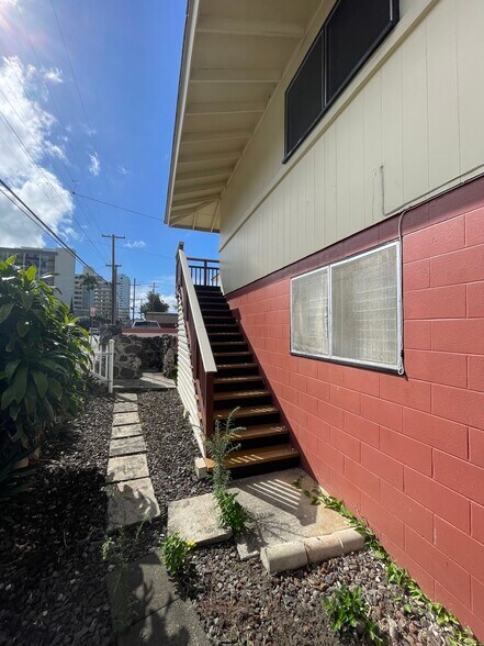 More Photos Of 1077 Kinau St, Honolulu Multifamily For Sale