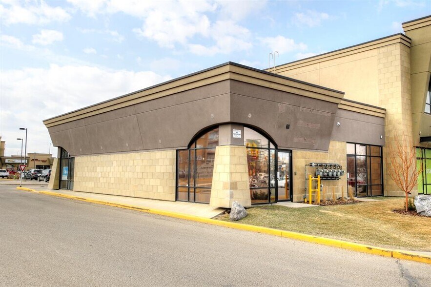 More Photos Of 5212 48 St, Red Deer Office For Sale