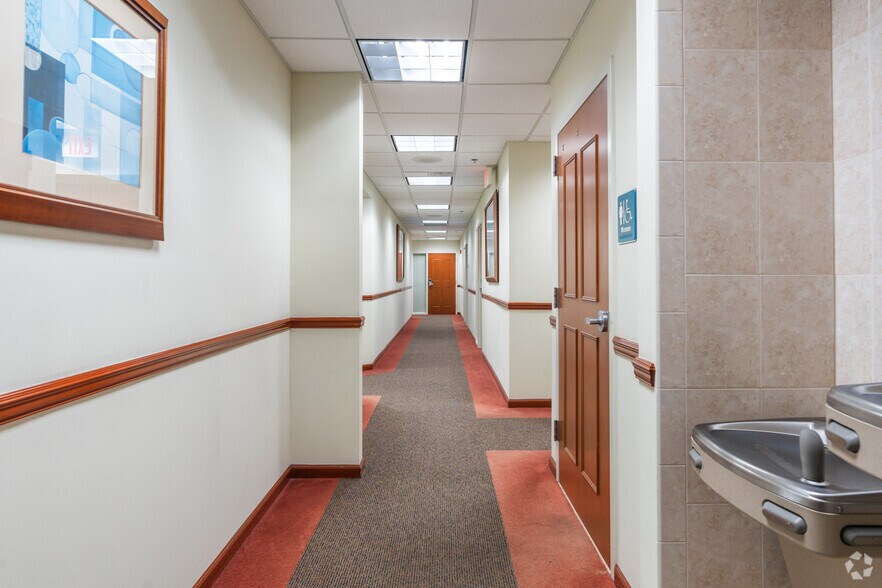 More Photos Of 2881 E Oakland Park Blvd, Fort Lauderdale Office For Lease