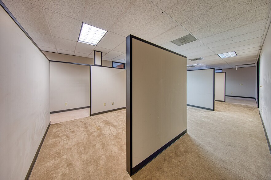 More Photos Of 1300 N Sam Houston Pky E, Houston Office Residential For Lease