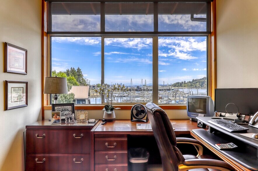 More Photos Of 175 Parfitt Way, Bainbridge Island Office For Sale