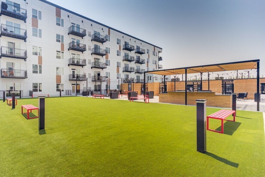 More Photos Of 1423 Ellinwood Ave, Des Plaines Apartments For Lease