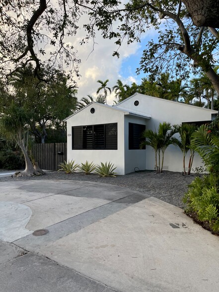 Primary Photo Of 223 SW 17th St, Fort Lauderdale Flex For Sale