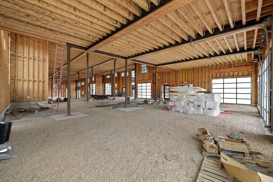 More Photos Of 4554 Forestdale Dr, Park City Light Manufacturing For Sale