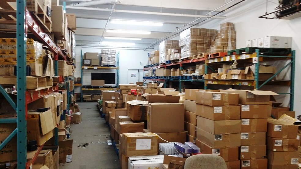 More Photos Of 310 Boul Crémazie O, Montréal Industrial For Sale