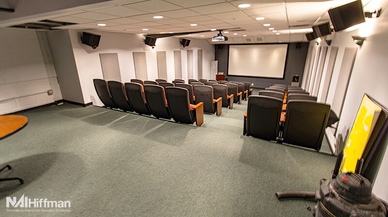 More Photos Of 2500 Lehigh Ave, Glenview Flex For Lease