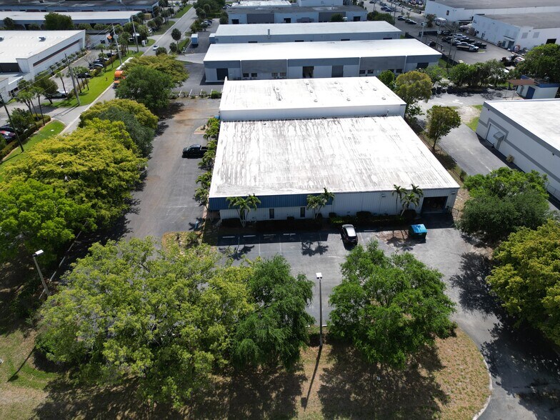 More Photos Of 3750 Prospect Ave, Riviera Beach Warehouse For Lease