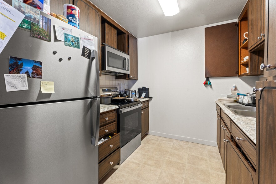 More Photos Of 2020 S Dora St, Ukiah Apartments For Sale