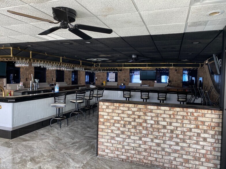 More Photos Of 4768 Lake Ave, Rochester Restaurant For Lease