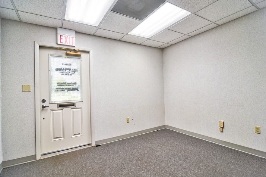 More Photos Of 3275 66th St N, Saint Petersburg Medical For Sale