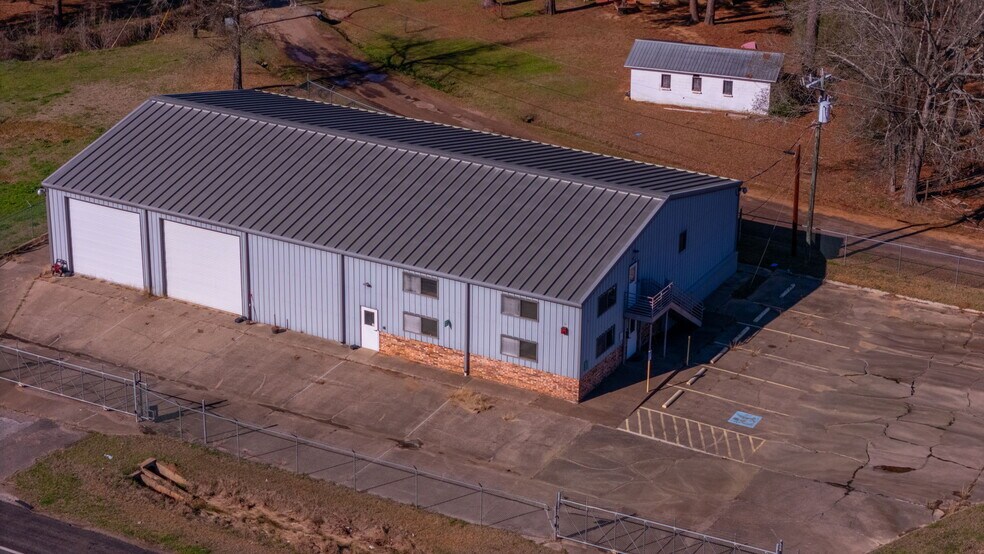 More Photos Of 8424 N HWY 69, Pollok Flex For Sale