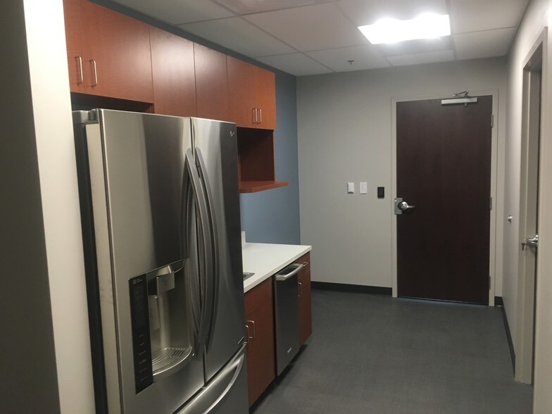 More Photos Of 1435 Garrison St, Lakewood Office For Lease