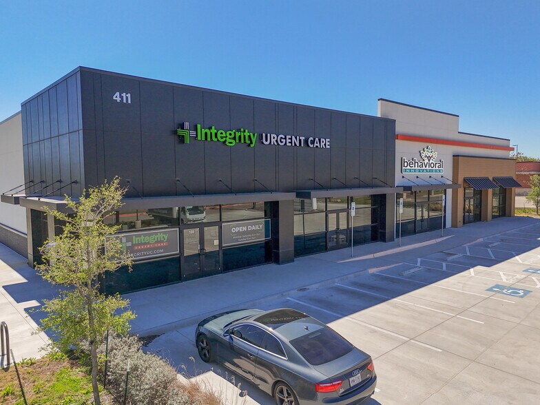 Primary Photo Of 401-411 Alta Mere Dr, Fort Worth Storefront For Lease