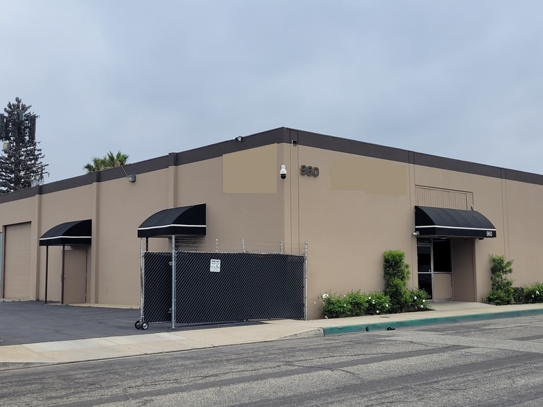 More Photos Of 960 Brooks St, Ontario Warehouse For Lease