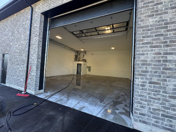 More Photos Of 2100 Fasan Dr, Tecumseh Flex For Lease
