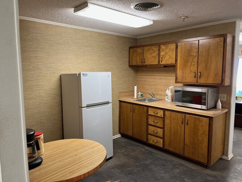 More Photos Of 2411 Avenue E, Lubbock Industrial For Sale