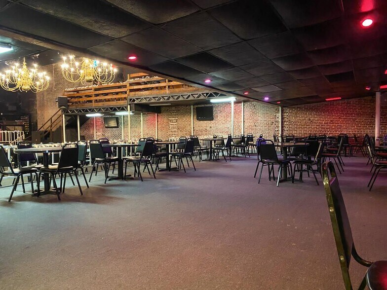 More Photos Of 108 109 N 3rd st, Leesville Sports And Entertainment For Sale
