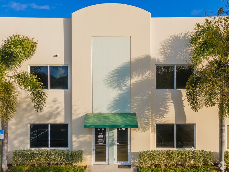More Photos Of 3677 23rd Ave S, Lake Worth Warehouse For Lease