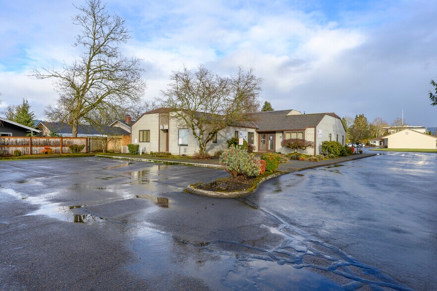 More Photos Of 504 Villa Rd, Newberg Medical For Sale