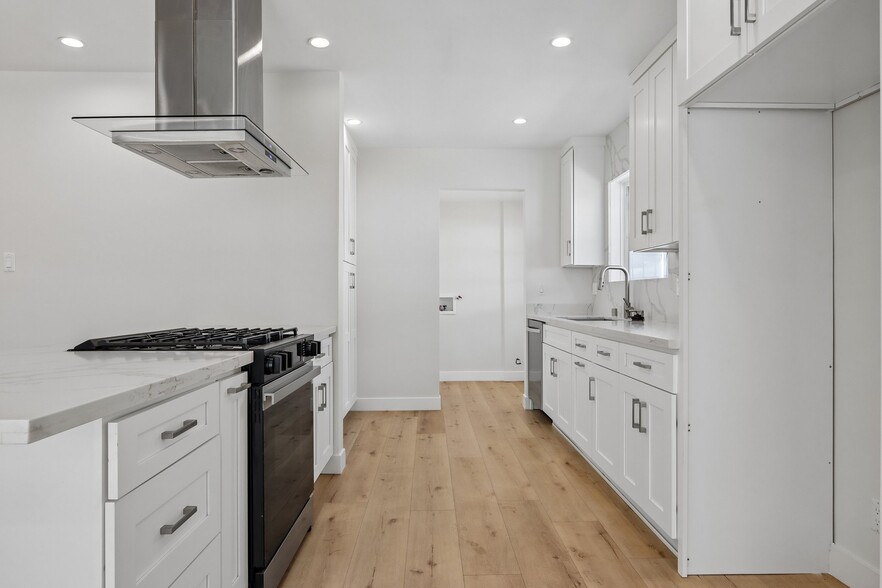 More Photos Of 15952 Simonds St, Granada Hills Apartments For Sale