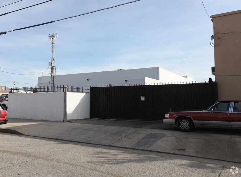 More Photos Of 7322-7324 Atoll Ave, North Hollywood Warehouse For Lease