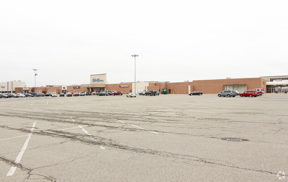 More Photos Of 1357 S Main, Adrian Unknown For Lease