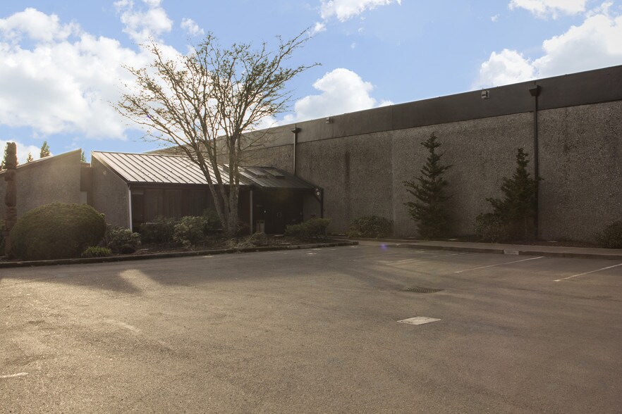 More Photos Of 3901 SE Naef Rd, Portland Manufacturing For Lease