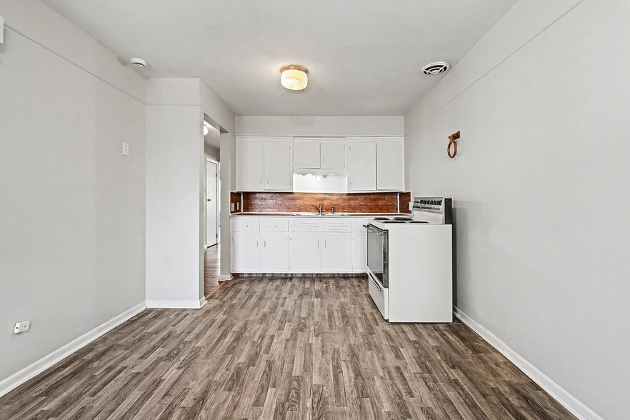 More Photos Of 2416 S 16th St, Omaha Apartments For Sale