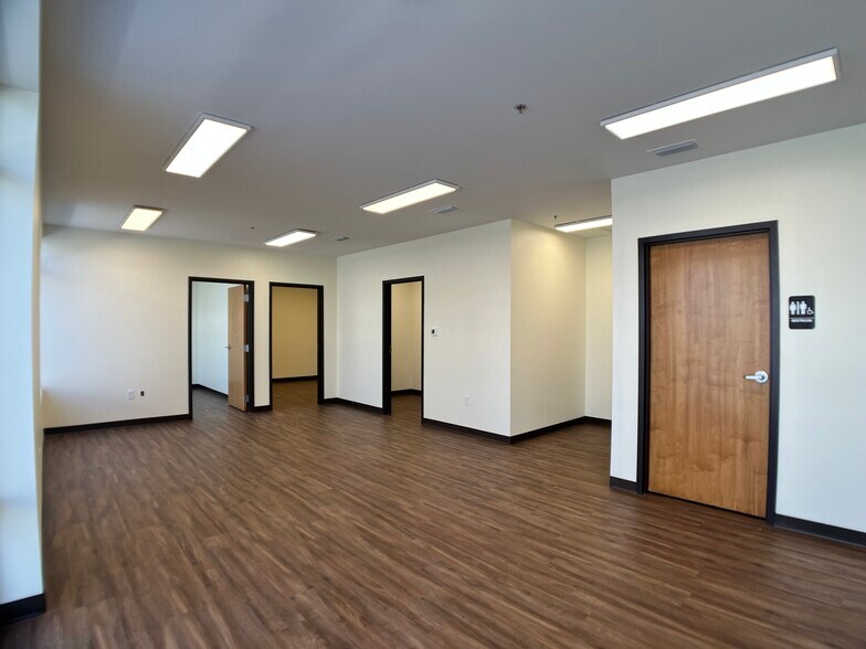 More Photos Of 440 Dundas Dr, Jacksonville Unknown For Lease