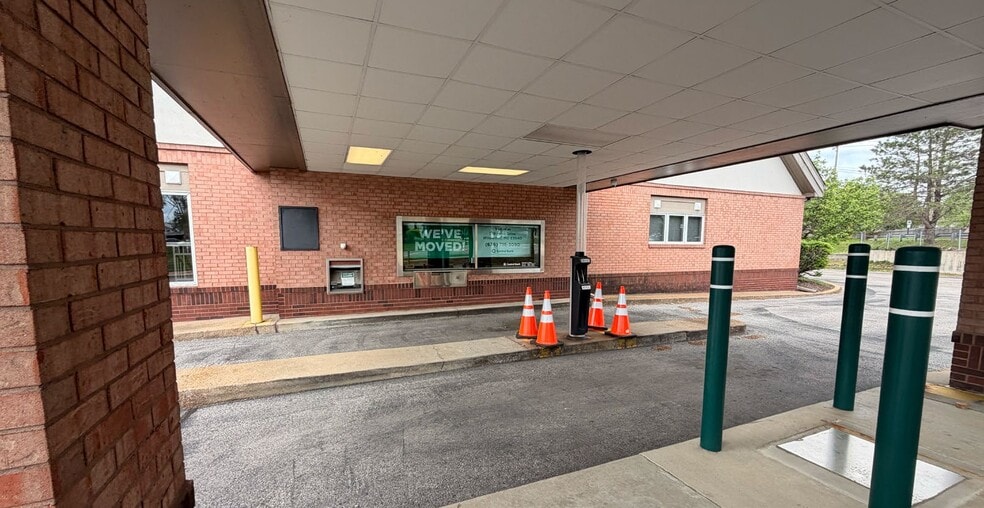 More Photos Of 16415 Village Plaza View Dr, Wildwood General Retail For Lease