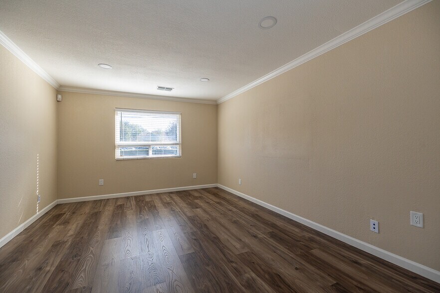 More Photos Of 25 E Hedding St, San Jose Office For Lease