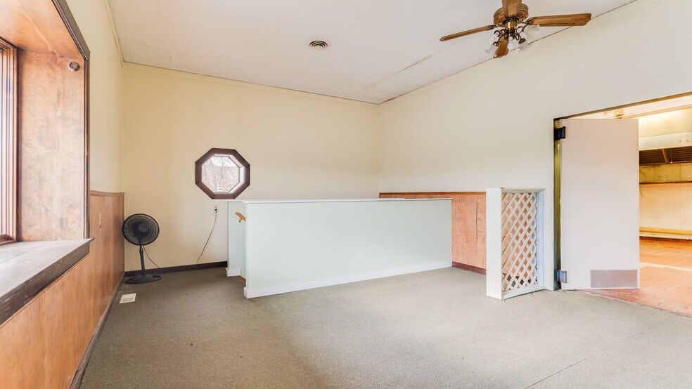 More Photos Of 11735 Hg Trueman Rd, Lusby Freestanding For Sale