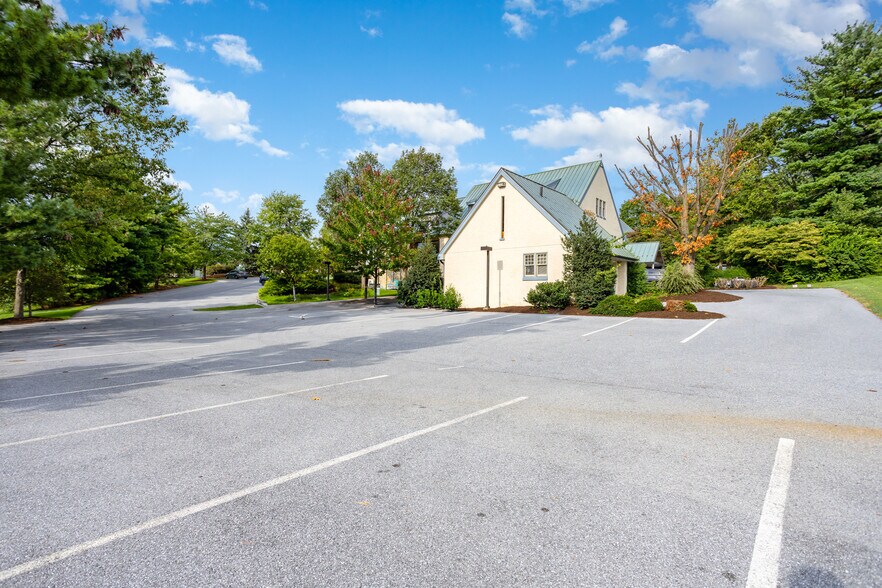 More Photos Of 1910 Harrington Dr, Lancaster Office For Lease
