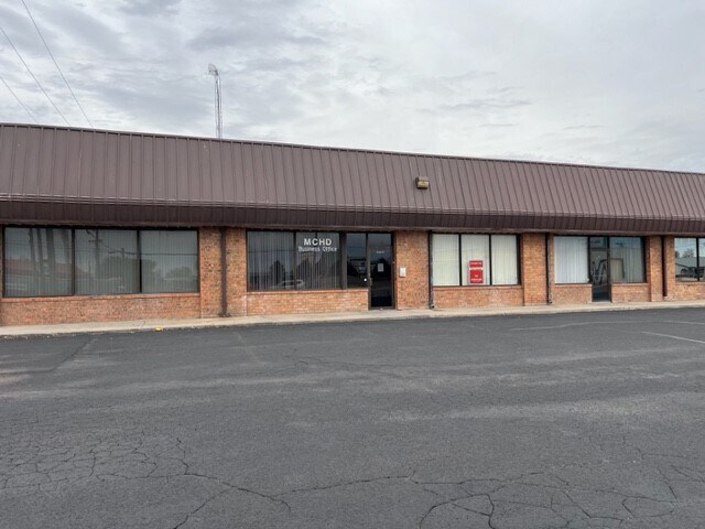 More Photos Of 115 W 1st St, Dumas Medical For Lease