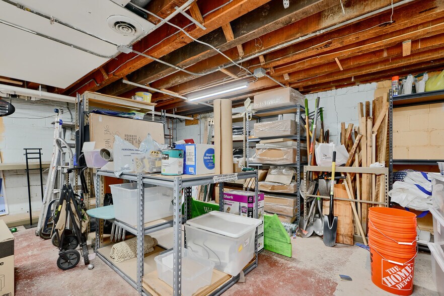 More Photos Of 11 Center Pl, Dundalk Office For Sale