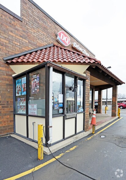 More Photos Of 229 W Grand Ave, Bensenville General Retail For Lease