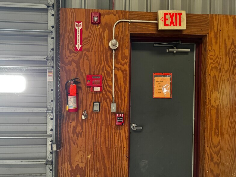 More Photos Of 1075 Buffalo Rd, Rochester Distribution For Lease