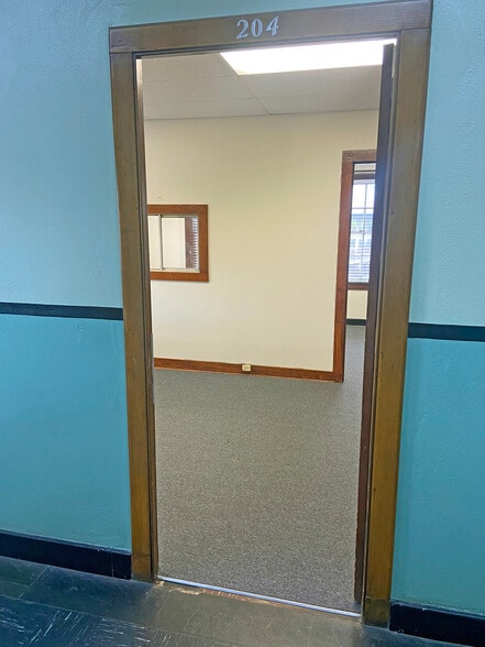 More Photos Of 1731 S San Marcos, San Antonio Unknown For Lease