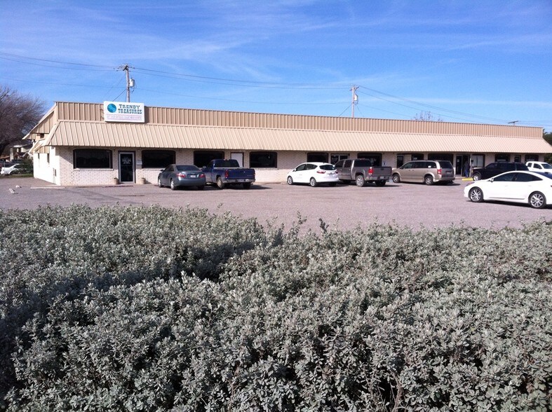 More Photos Of 300-310 Margaret Ln, Del Rio Medical For Lease