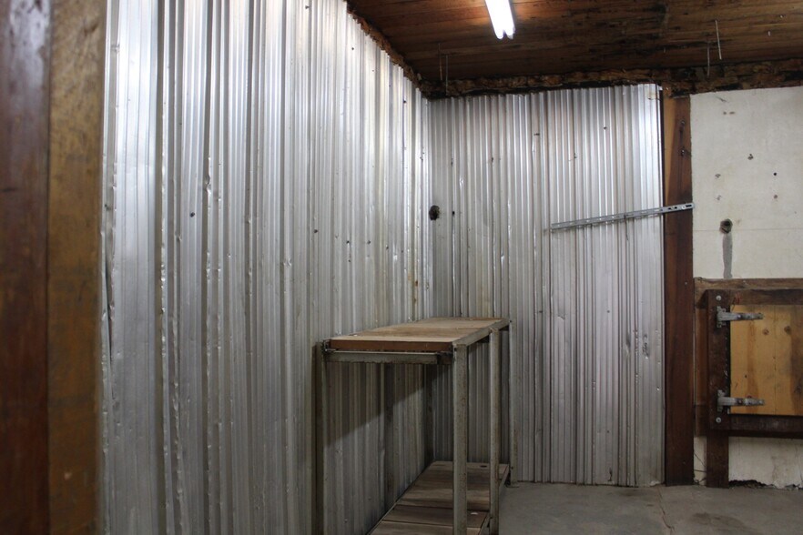 More Photos Of 806 9th St, Woodward Warehouse For Sale