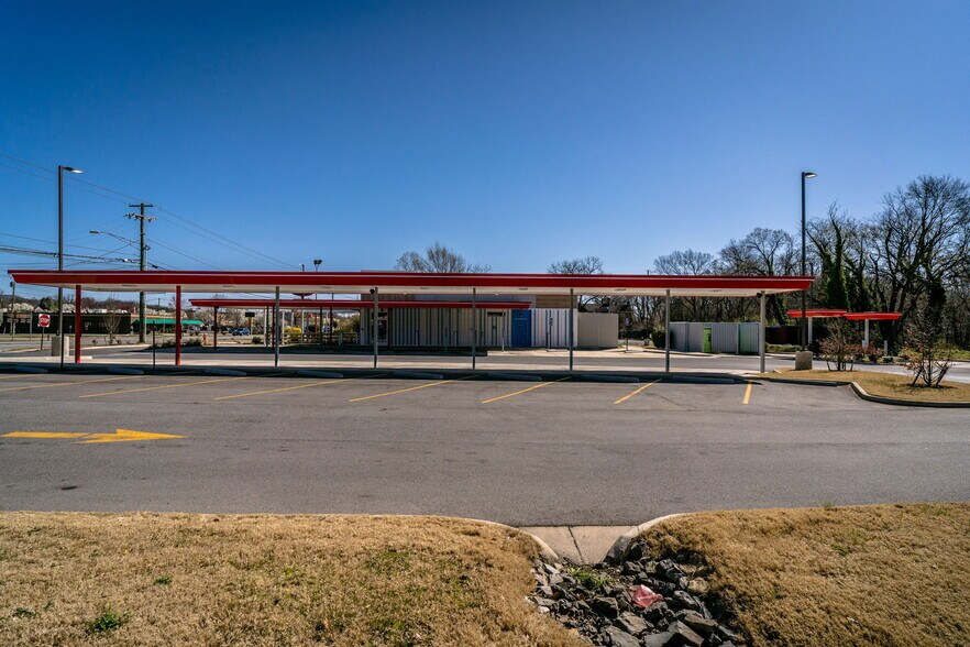 More Photos Of 1968 W Main St, Salem Fast Food For Lease