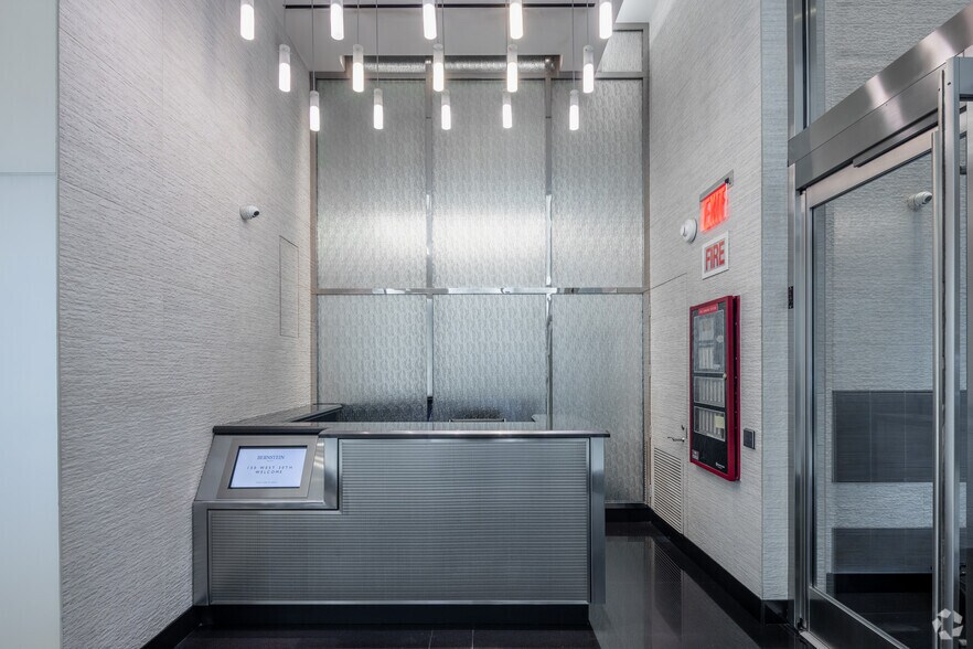 More Photos Of 150 W 30th St, New York Office For Lease