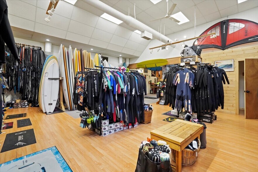 More Photos Of 171 Sunset Blvd, Cannon Beach Storefront Retail Residential For Sale