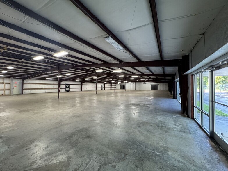 More Photos Of 5744 Market St, Wilmington Freestanding For Lease