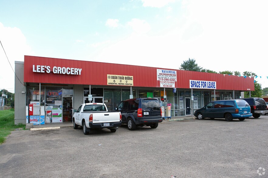 More Photos Of 7430 Long Point Rd, Houston Unknown For Lease