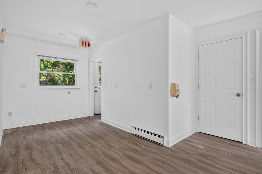 More Photos Of 25 Chesterfield Rd, East Lyme Office For Sale