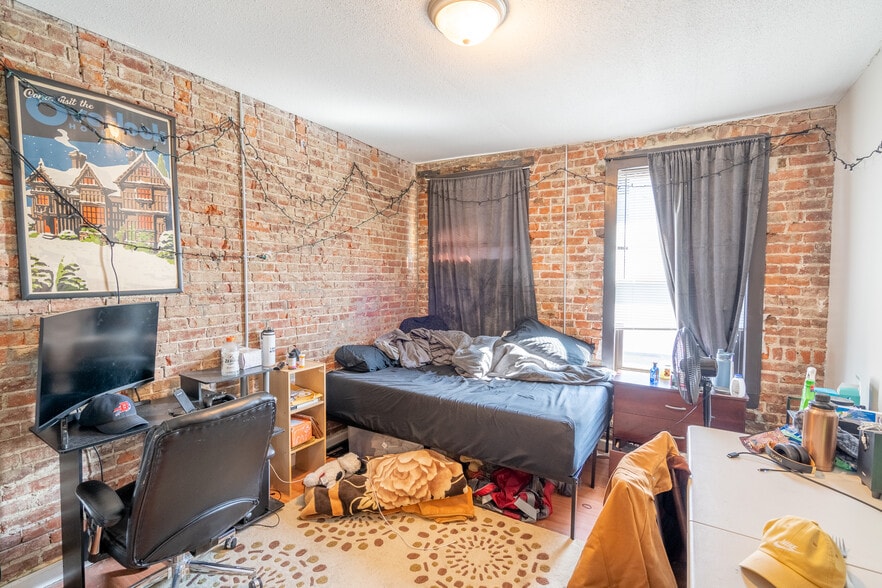 More Photos Of 31 Court St, Binghamton Storefront Retail Residential For Sale